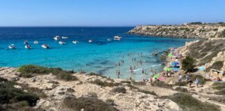 Nuota nelle spiagge della Sicilia e delle isole Egadi e scopri i gioielli naturali nelle vicinanze
