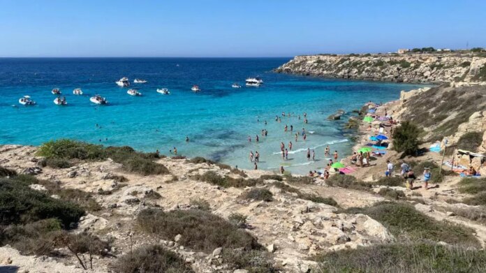 scogliera-cala-azzurra