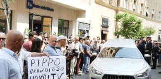 A Militello l’ultimo saluto a Pippo Baudo, alle 9 apre camera ardente