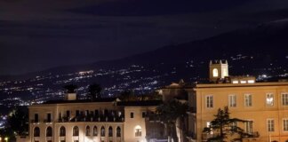 Incendio sotto il belvedere di Taormina, intervento dei Vigili del Fuoco
