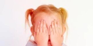 Bimbi in ansia già a 2 anni. Le paure? Buio, mostri e distacco dai genitori