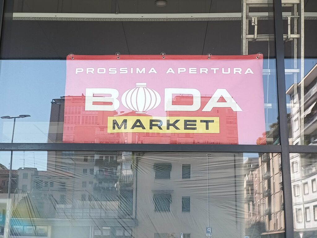 Boda Market, Made in China in Viale Torino (foto Colorfoto)