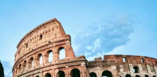 Tragedia al Colosseo, guida turistica muore mentre stava lavorando. Giuli “Profondo cordoglio”