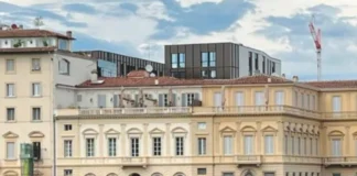 Il caso del ‘cubo nero’ nel centro di Firenze, Schmidt: “Intervenga Unesco” Cubo nero di Firenze