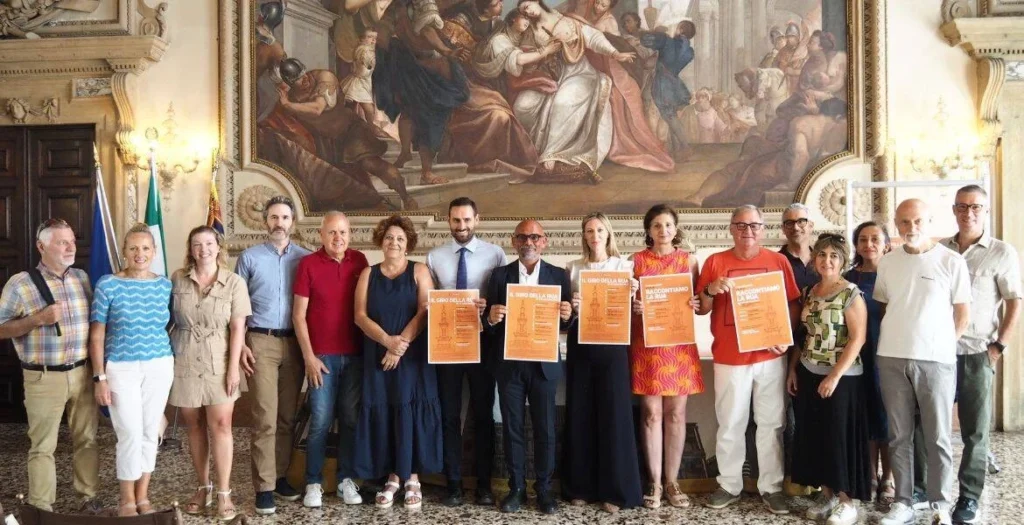 Giro della Rua, la presentazione in sala Stucchi con (al centro da sx)  l’assessore ai grandi eventi Leone Zilio, l'assessore alla partecipazione Matteo Tosetto, il vicedirettore del Teatro comunale di Vicenza Marianna Giollo