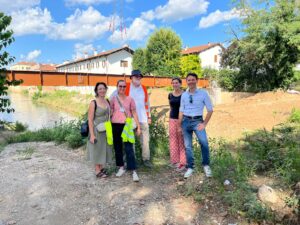 I tecnici e l'assessore Spiller di fronte al nuovo ponte