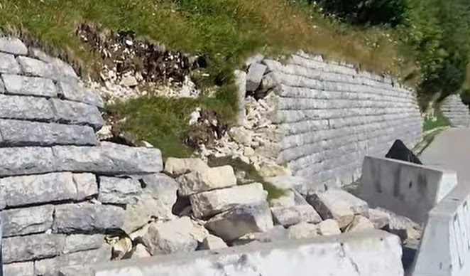 Muro crollato cima grappa Monte Grappa Muro crollato cima grappa