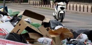Per chi getta rifiuti dall’auto rischio arresto e multe fino a 18.000 euro: le nuove norme