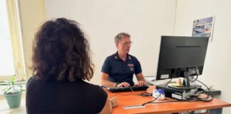 Dà fuoco alla casa della moglie dopo averla minacciata, un uomo arrestato a Catania