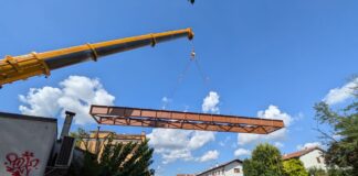 Nuova passerella ciclopedonale in viale Giuriolo. Possamai: strategica per mobilità dolce lungo fiumi di Vicenza. Spiller: agibile entro anno Posa e varo del ponte con la passerella ciclopedonale in Viale Giuriolo