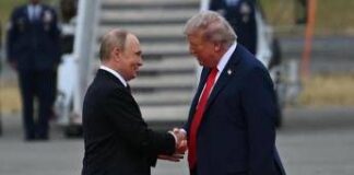 Trump-Putin, la stretta di mano in Alaska