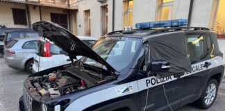 Polizia Locale a corto di mezzi: FdI attacca la Giunta. Naclerio: «Altro che video patinati, il Sindaco venga a vedere le auto che usiamo» Una delle auto fuori uso della Polizia locale di Vicenza