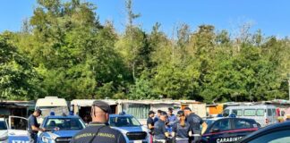 A Roma blitz nel campo nomadi di via Candoni, sequestri e denunce