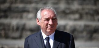 Francia, Parlamento boccia governo Bayrou