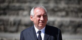 Francia, dimissioni Bayrou in mezzo al totonomi per la successione