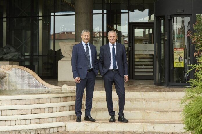 BVR Banca del Veneto Centrale, da sx Claudio Bertollo DG, Maurizio Salomoni Rigon.jpg BVR Banca del Veneto Centrale: da sx Claudio Bertollo DG, Maurizio Salomoni Rigon