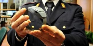 Vicenza, caso “raro” di violenza domestica: donna 40enne maltratta il compagno, scatta il braccialetto elettronico Braccialetto elettronico
