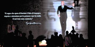 In centinaia in fila alla camera ardente di Giorgio Armani. Sala “Se la famiglia vuole, subito al Famedio” / VIDEO