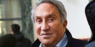 È morto Emilio Fede, aveva 94 anni. Fu il primo ad annunciare l’inizio della guerra del Golfo