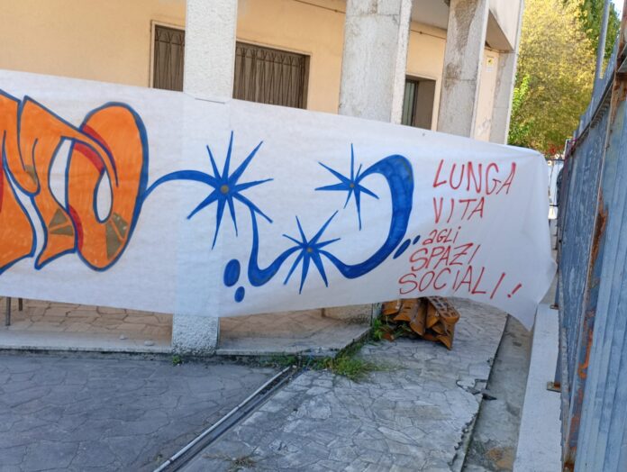 Ex istituto Baronio occupato dal centro sociale Bocciodromo per spazi sociali Ex istituto Baronio occupato dal centro sociale Bocciodromo per spazi sociali