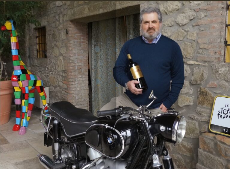 Giulio Menegatti con vino e moto