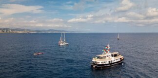 La Global Sumud Flotilla con 200 tonnellate di aiuti umanitari per Gaza è rientrata a Barcellona per il maltempo