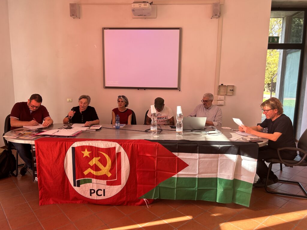 "Il cantiere dei diritti" as Villa Lattes Vicenza: da sinistra Morgan Prebianca (Fiom Cgil), Stefania Pisani (Filctem Cgil Bologna), Edvige Xompero (segreteria PCI Vicenza), Raffaele Cataldi (operaio dell'Ilva di Taranto), Giorgio Langella (Dipartimento Nazionale Lavoro PCI), Pierpaolo Capovilla (musicista, attore)