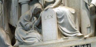 Ciro Grillo e altri due amici condannati a 8 anni per violenza sessuale di gruppo, 6 anni e 6 mesi al quarto imputato