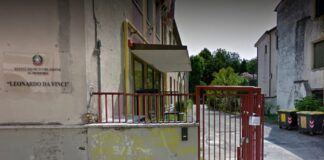 Studente 19enne aggredito a Padova davanti al Da Vinci, il Coordinamento docenti (CNDDU): «La scuola deve restare luogo inviolabile» Istituto Leonardo da Vinci a Padova