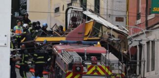 Deraglia la funicolare Gloria di Lisbona, sale a 17 il bilancio dei morti. Tra i feriti anche un’italiana