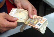 Manovra, viceministro Leo: “Cercheremo risorse per portare aliquota a 33% per redditi tra 50 e 60mila euro”