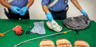 A Napoli un uomo ruba un’auto indossando una maschera di Gigi D’Alessio, arrestato