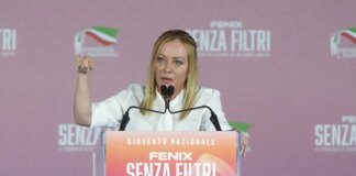 Meloni ai giovani di FdI “Le minacce si moltiplicano, ma noi non abbiamo paura”