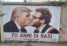 70 anni di BASI… USA-Vicenza. Non è amicizia, è occupazione militare e la guerra parte anche da qui. Oltre 2000 manifestanti pacifici la rifiutano Basi militari e baci vicentini (basi) tra Donald Trump e Giacomo Possamai? Un manifesto satirico: dopo l'Italia-Friendship Festival chissà che l'amicizia non sfoci in "amore"?