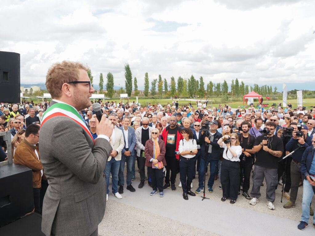 Parco della Pace, parla Giacomo Possamai ai presenti