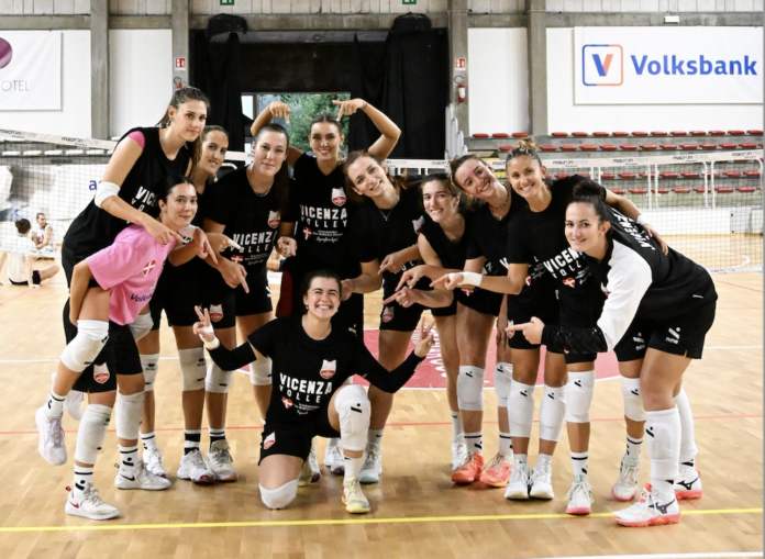 Volksbank Vicenza Volley festeggia dopo il 4-0 all’Usma Padova di B2 in amichevole