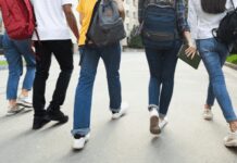 Scuola, circolare Valditara-Piantedosi: contro coltelli, metal detector su richiesta