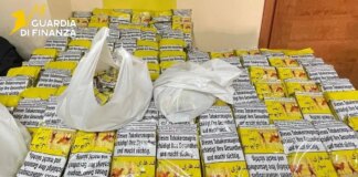 La Guardia di Finanza di Caltanissetta sequestra 42 kg di tabacco di contrabbando, un arresto