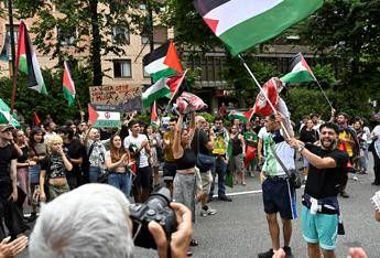 Vuelta, l’undicesima tappa finisce in anticipo per proteste pro-pal: cos’è successo