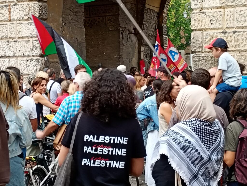 Spinge il corteo di Vicenza la... Palestina