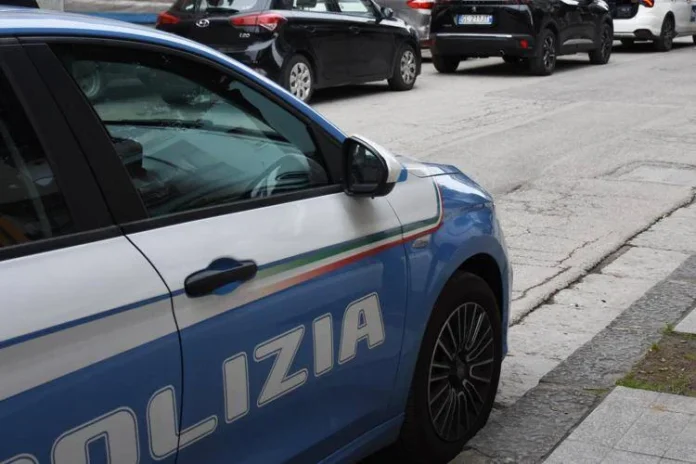 automobile_polizia_ipa_accoltellato Bologna