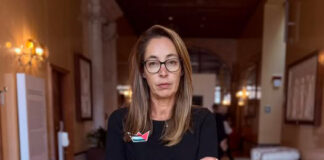 Regione Veneto, opposizione con spilla in aula consiliare. Camani (Pd) “Denunciamo il silenzio istituzionale sul dramma palestinese” camani gaza spilla