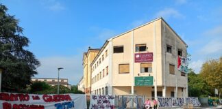 Ex Istituto Baronio occupato, le testimoniane di Rifondazione Vicenza e Giovanni Rolando tra solidarietà e proposta di un parco pubblico Ex Istituto Baronio occupato contro le guerre bocciodromo vicenza