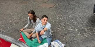 Attivisti Ultima generazione a Montecitorio per Gaza: irrompono nella piazza, bloccati ultima generazione