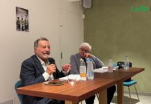 “America sorella?”, il video integrale della prima presentazione del nuovo lavoro di Emilio Franzina America sorella?”, il video integrale della prima presentazione del nuovo lavoro di Emilio Franzina (alla sua sx Giovanni Coviello)