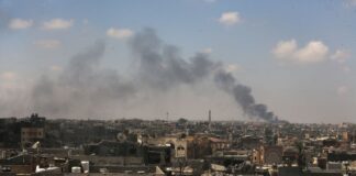 Media, raid Idf nel sud della Striscia di Gaza: c’è un morto. Israele valuta “linee di azione” se Hamas non rilascia gli ostaggi stasera