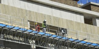 Nei primi otto mesi del 2025 in calo gli infortuni sul lavoro e i casi mortali, i dati Inail