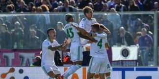 La Roma vince anche a Firenze e resta in vetta