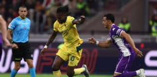 Il Milan batte 2-1 la Fiorentina e vola in testa