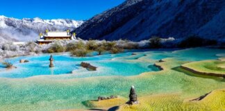 Cina: prima nevicata a Huanglong, atmosfera magica tra laghetti naturali (1)